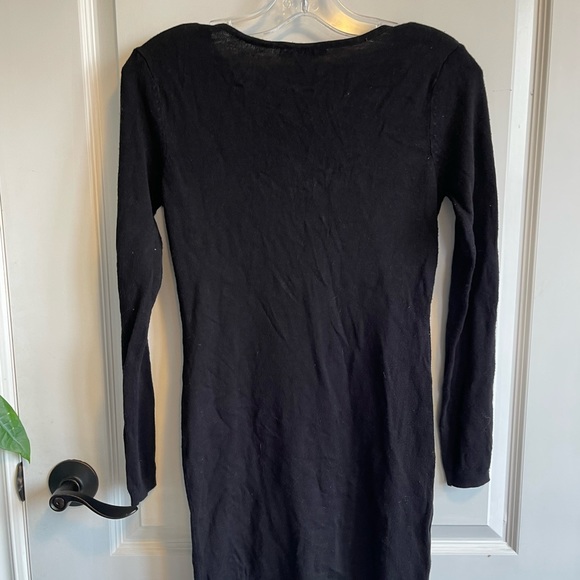 Black dress with front lace cleavage. - Picture 4 of 4